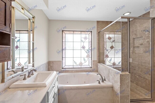 Building Photo - 606 Oak Ridge Dr