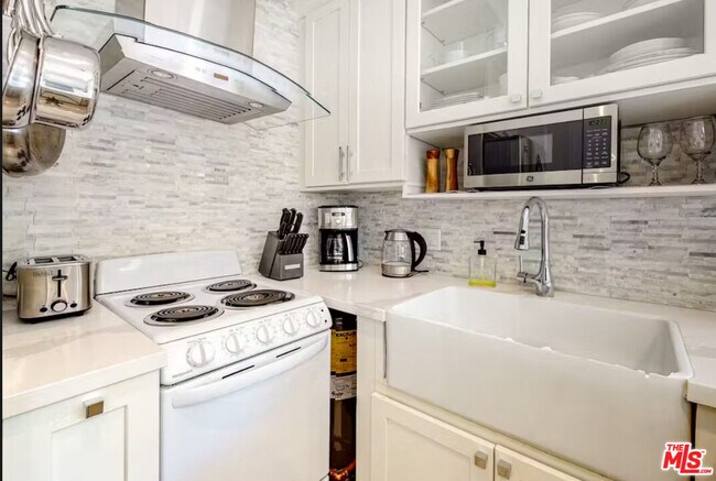 Building Photo - 78155 Cabrillo Ln