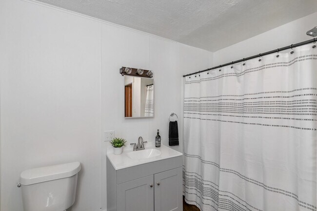 Building Photo - 1017 Mosley Ct SW