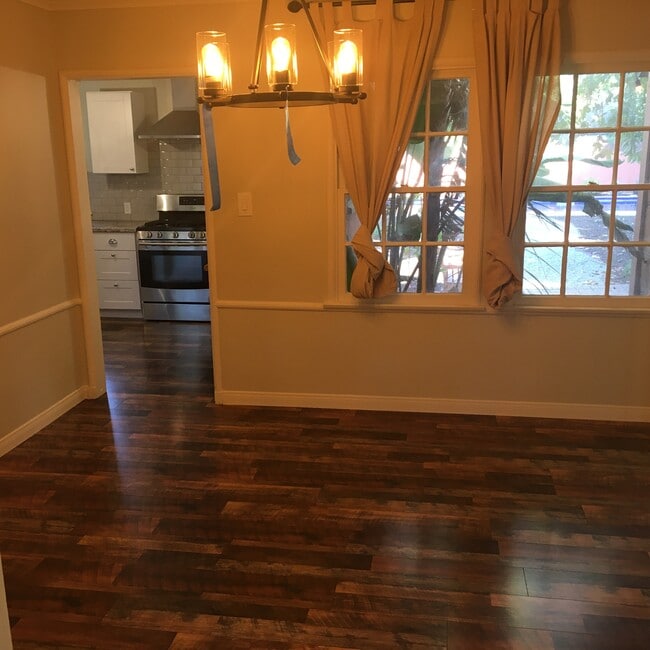 dining room - 5650 Rhodes Ave