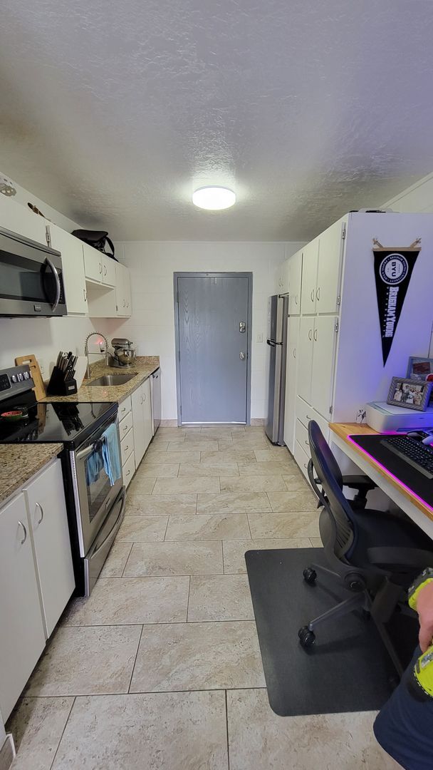 Building Photo - Studio Apartment with Granite Countertops