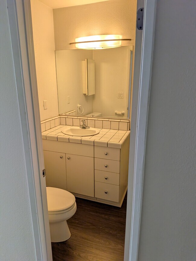 Bathroom 1 - 1600 Ardmore Ave