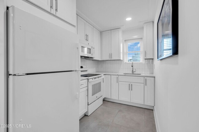 Building Photo - 548 Ocean Blvd