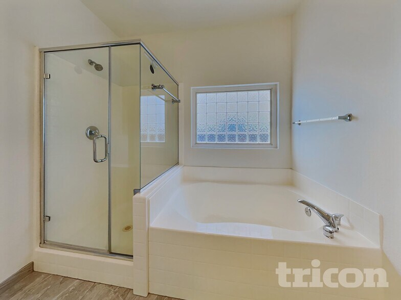 Building Photo - 9570 Long River Dr