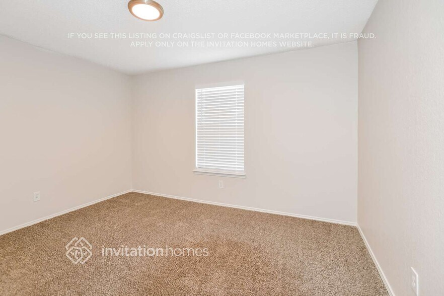 Building Photo - 1001 Windsor Ln