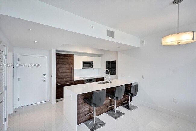 Building Photo - 301 Altara Ave