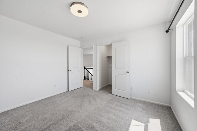 Building Photo - $2,840.95- 3-bed, 2.5 bath home in Aurora