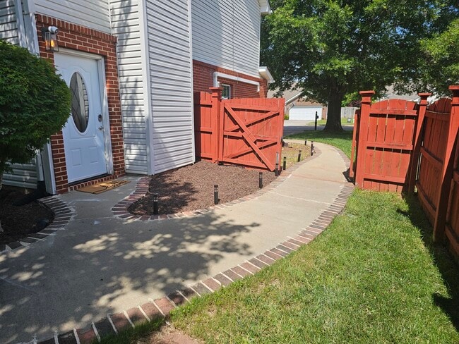 Building Photo - 104 Timberwood Ln