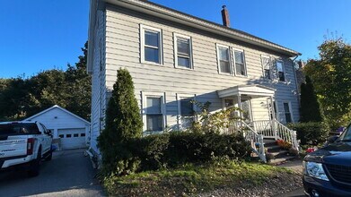 Building Photo - Newly updated, bright and spacious 2 bed/1...