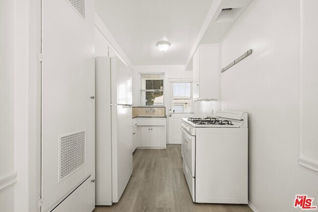 Building Photo - 5324 Vantage Ave