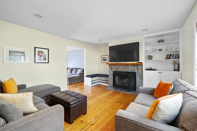 Building Photo - 31 Moulton Ave