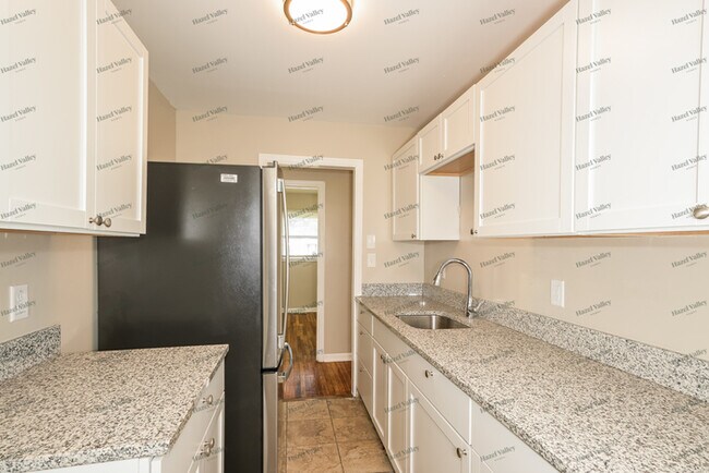 Building Photo - 10425 Renfrew Dr