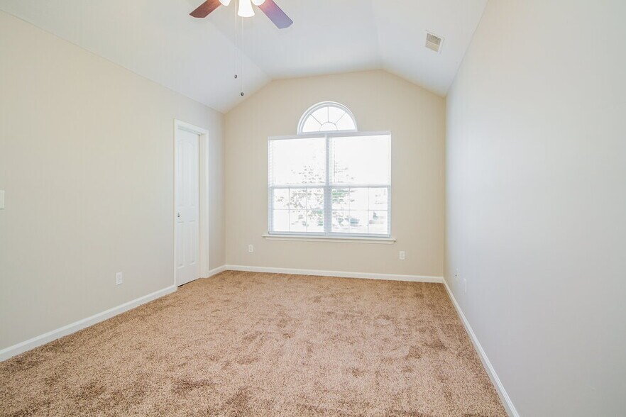 Building Photo - 1031 Tom Hailey Blvd