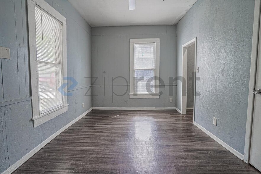 Building Photo - 1006 S Throckmorton St