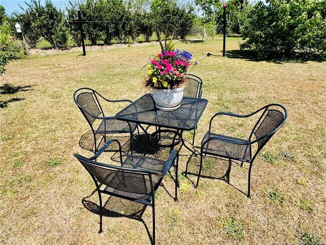 Building Photo - 1992 Henry Hammond Rd