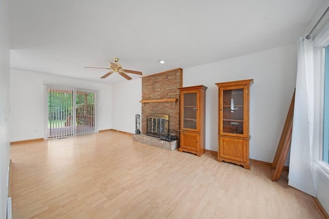 Building Photo - 921 Beechwood Rd