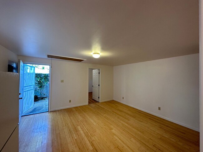 Building Photo - 855 52nd St