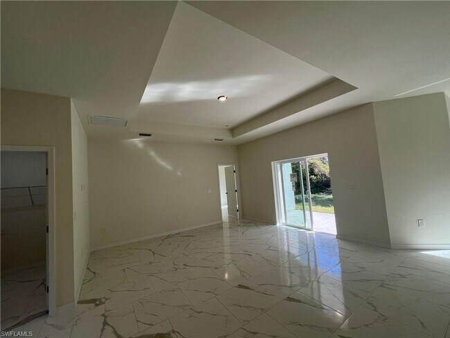 Building Photo - Large 4 bedroom, 3 bath, 2 car garage-MOVE...