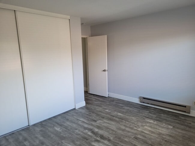 Building Photo - 10162 Alpine Dr