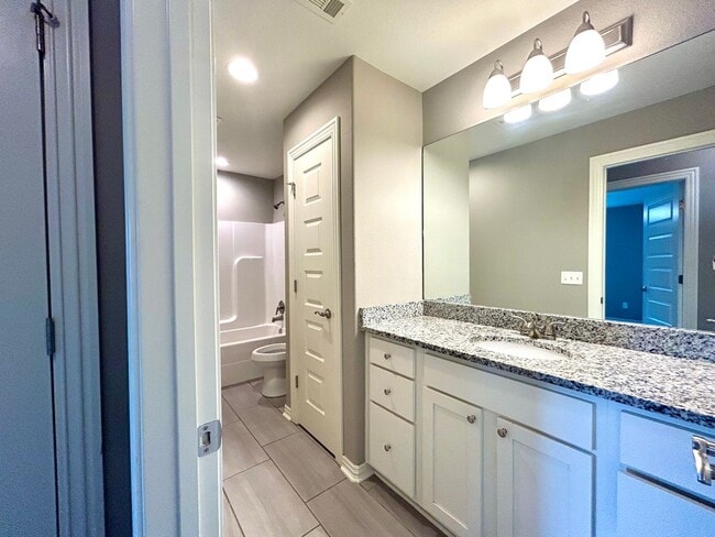 Building Photo - Gorgeous Home with Vaulted Ceilings and La...