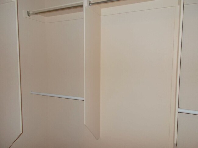 Building Photo - Spacious 2 Bedroom + Den, 2 Bath Condo in a Gated Community