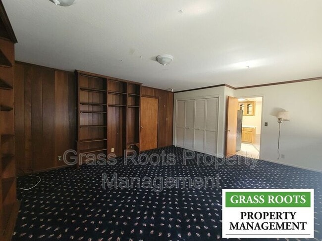 Building Photo - 17135 Lawrence Way