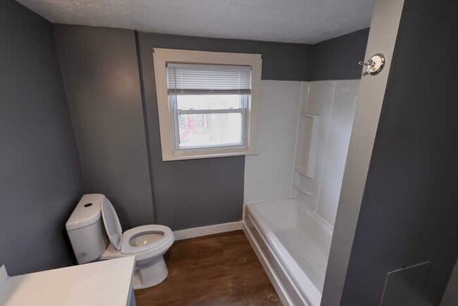 Building Photo - 165 Colony Crescent