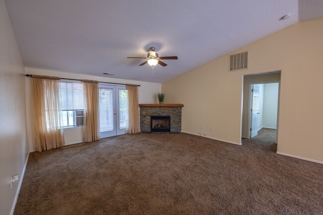 Building Photo - One Level Ranch Home - Three Bedrooms / RV...