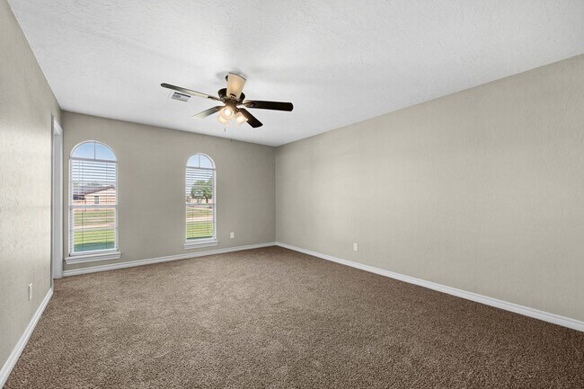 Building Photo - Remodeled