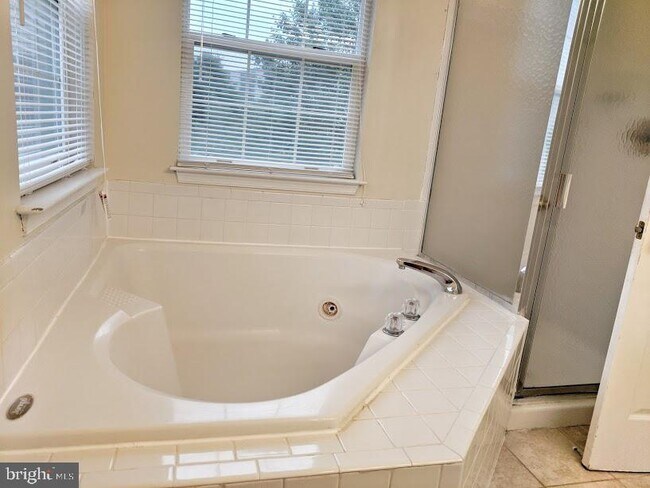 Building Photo - 6651 Kelsey Point Cir