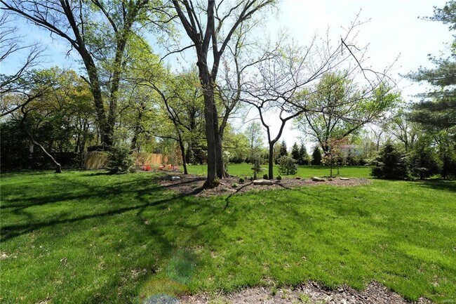 Building Photo - 1306 S Geyer Rd