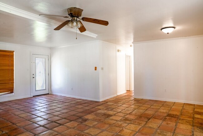 Building Photo - 213 Birch Dr