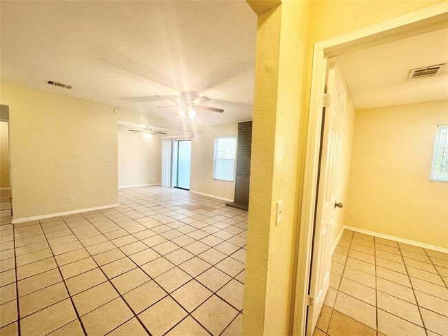 Building Photo - 5101 Purple Sage Dr