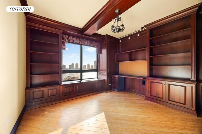 Building Photo - 100 United Nations Plaza