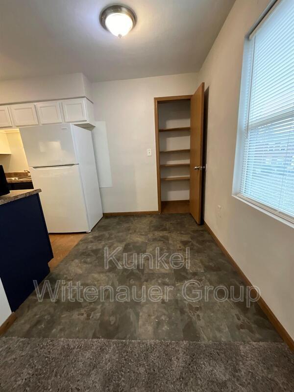 Building Photo - 1810-11 Jamestown Road