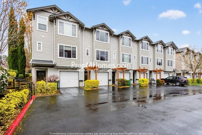 Building Photo - Cozy Two Bedroom Townhome in Amberglenn!