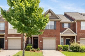 Building Photo - 8104 Valley Oak Dr