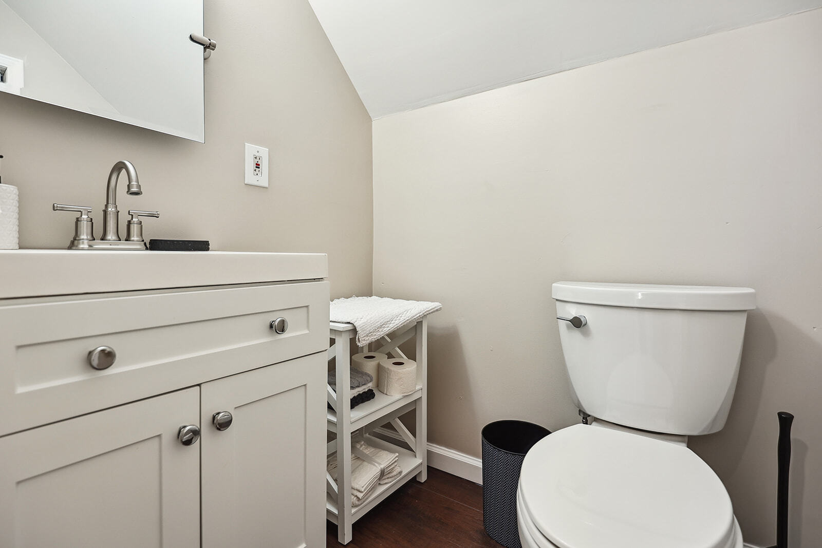 Building Photo - 5641 Cates Ave