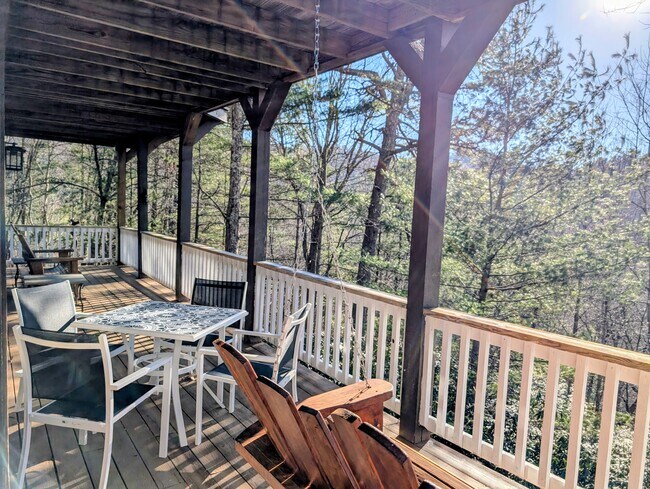 Building Photo - 842 Saddle Back Cir