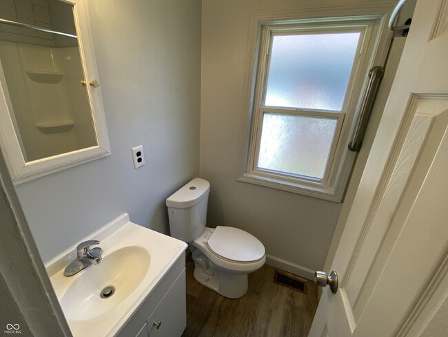 Building Photo - 623 N Tibbs Ave
