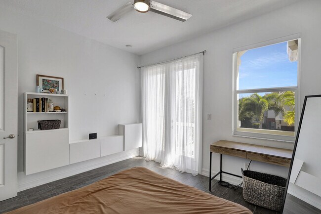 Building Photo - 100 NW 69th Cir