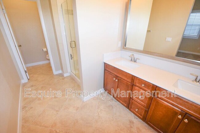 Building Photo - 202 Village Commons Blvd