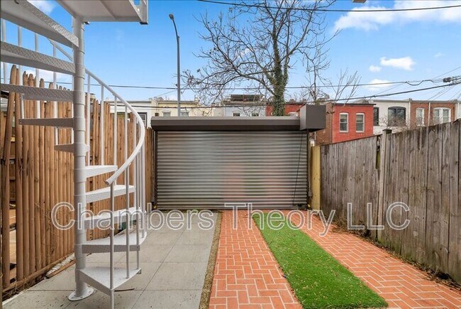 Building Photo - 619 Orleans Pl NE