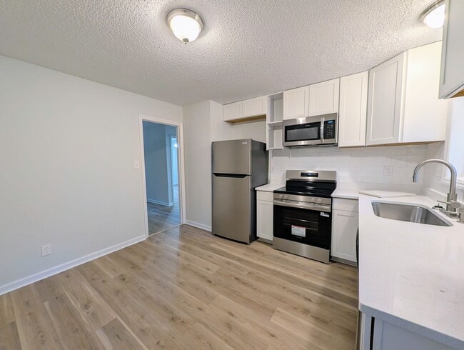 Building Photo - 34 N Circle Dr