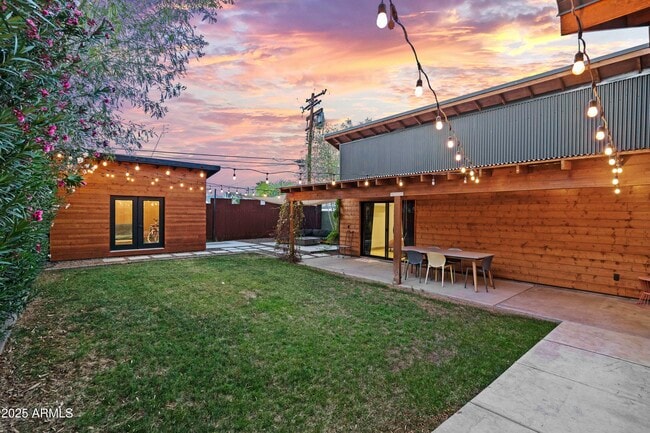 Building Photo - 358 E Whitton Ave