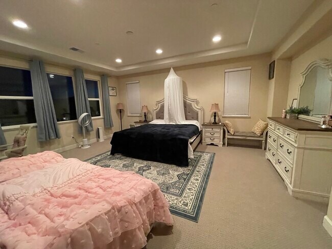 Building Photo - 486 Glenbrook Dr