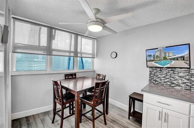 Building Photo - 100 Golden Isles Dr