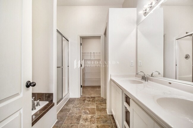 Building Photo - Ranch Townhome in Shadow View