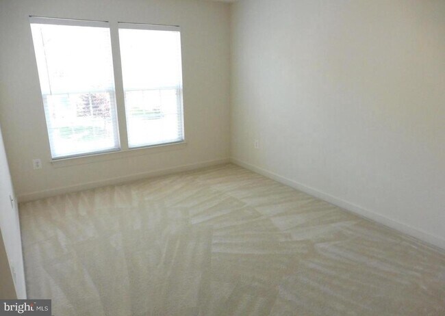 Building Photo - 4807 River Creek Terrace