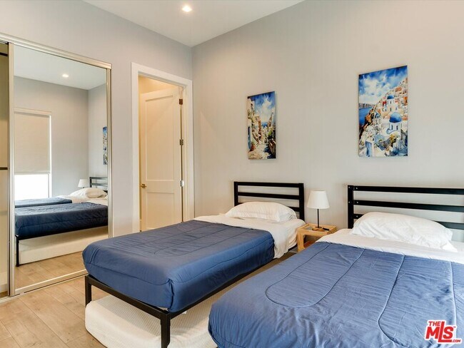 Building Photo - 4830 Pickford St